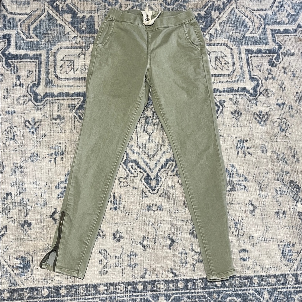 Easel Olive Green Casual Pants